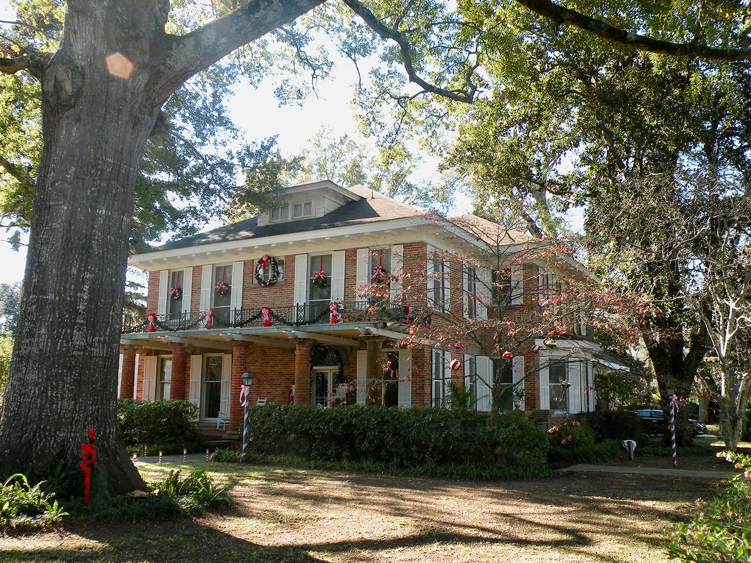 Antebellum (pre-Civil War) mansion